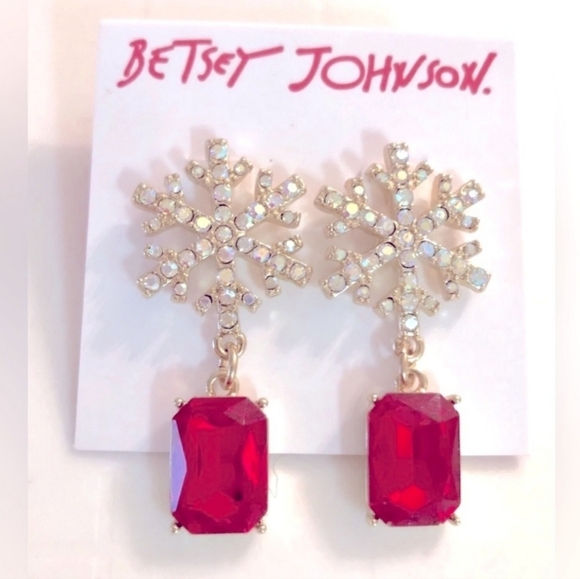 🔹️ Betsey Johnson 🔹️ Snowflake Dangle Earrings Red ✨️❤️ - Picture 3 of 3